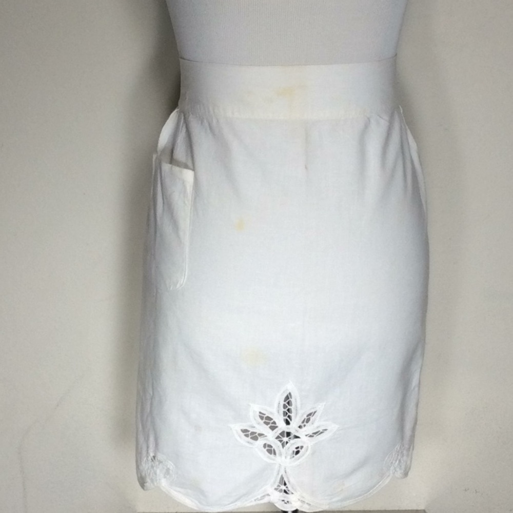Adorable Linen Apron w/Pocket